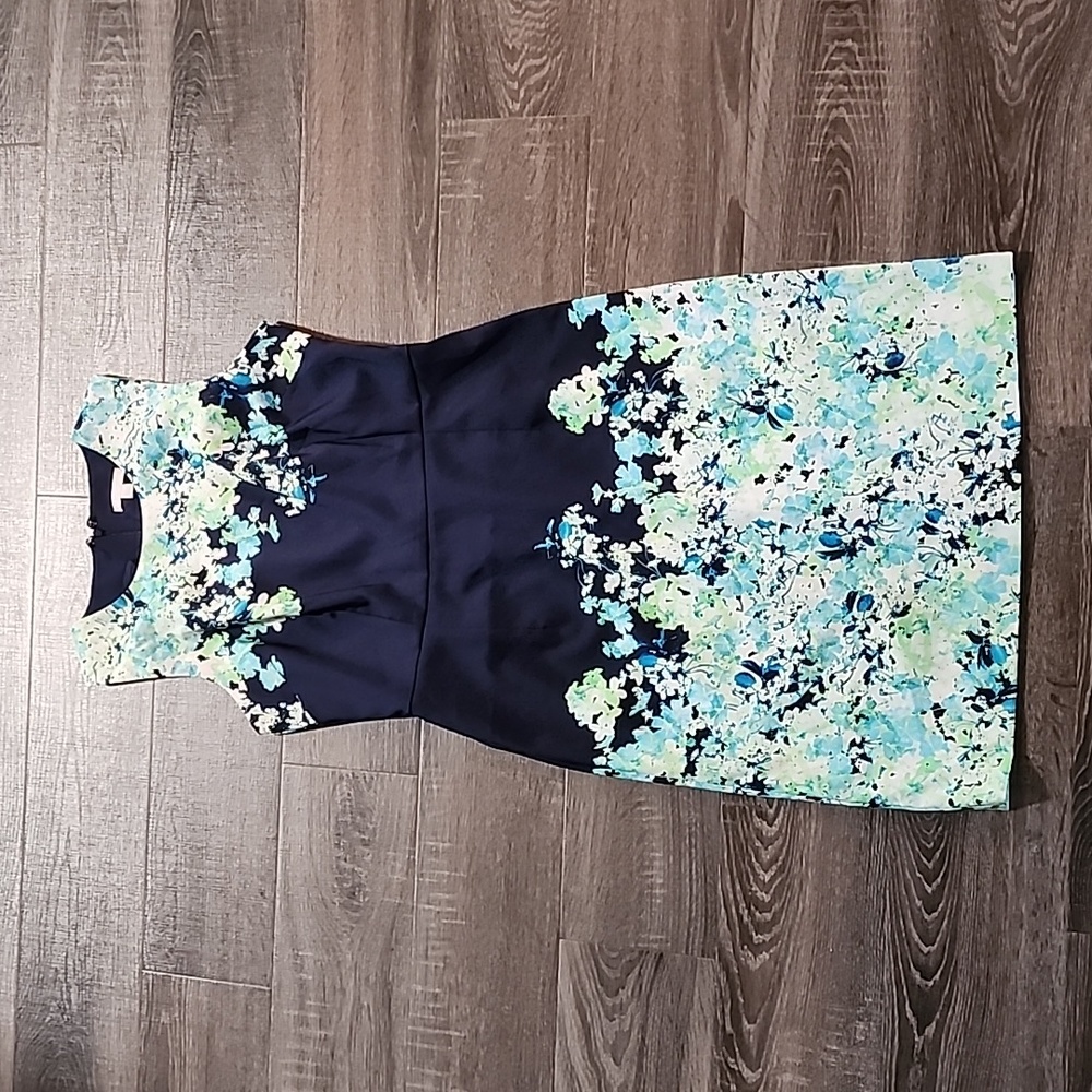 ⛅️ New York & Company floral Shift Dress ⛅️